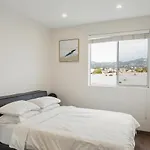 Gold Point Hollywood Apartments